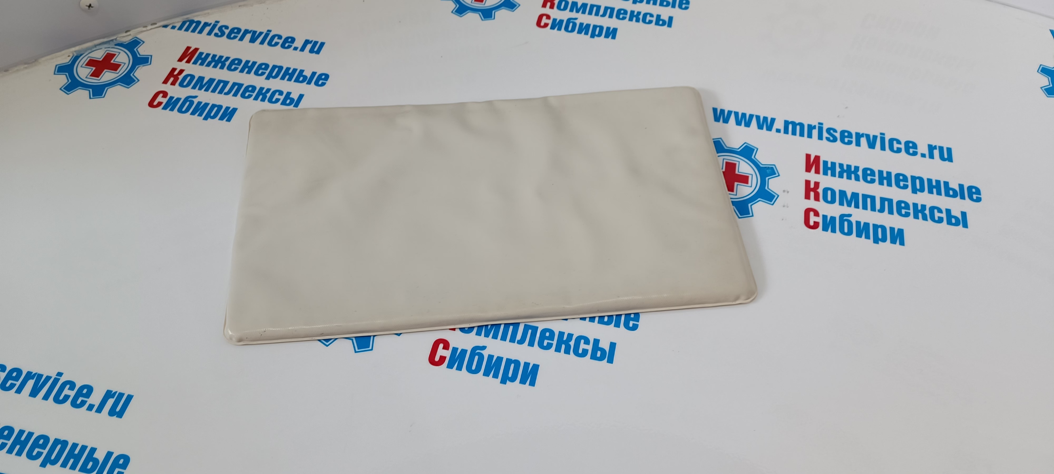 PILLOW (30-17-1)PN 4522 131 1375